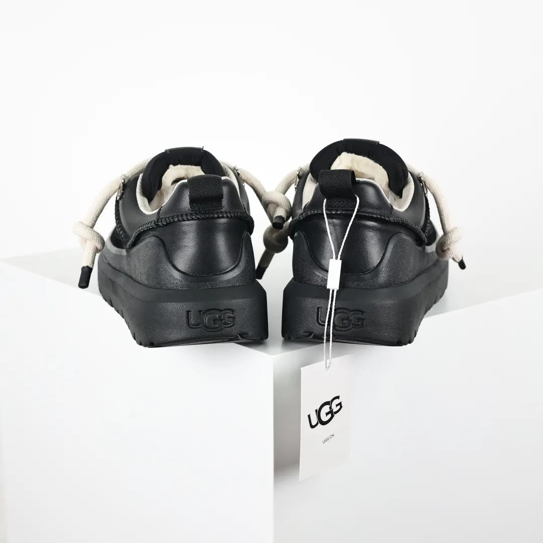 Copy price 💰700 Core recommendation Good price In recent years, uug has launched a series of styles that are partially geared towards the preferences of young consumers and have also moved to the forefront of fashion trends. Shoe body material Water-repellent coated suede upper 17 mm UGGPURE™ implanted wool insole Lightweight non-slip comfortable rubber outsole Brand LOGO trademark Comes with a full set of packaging Size: 36 37 38 39 40 41 42 43 44 45